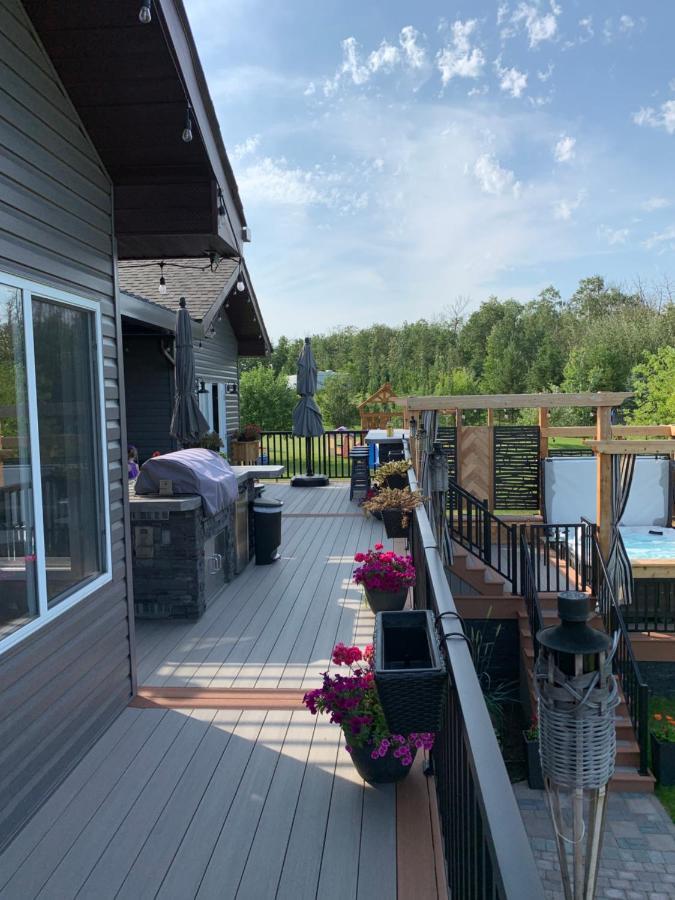 Dragonfly Inn Loft Suite เชอร์วูด พาร์ค ภายนอก รูปภาพ