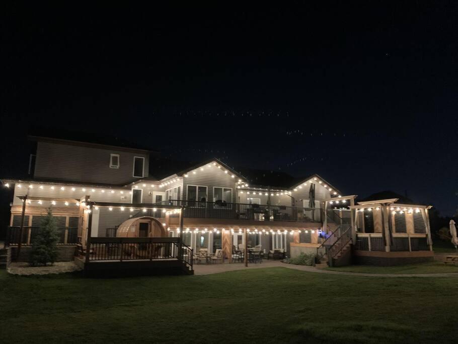 Dragonfly Inn Loft Suite เชอร์วูด พาร์ค ภายนอก รูปภาพ